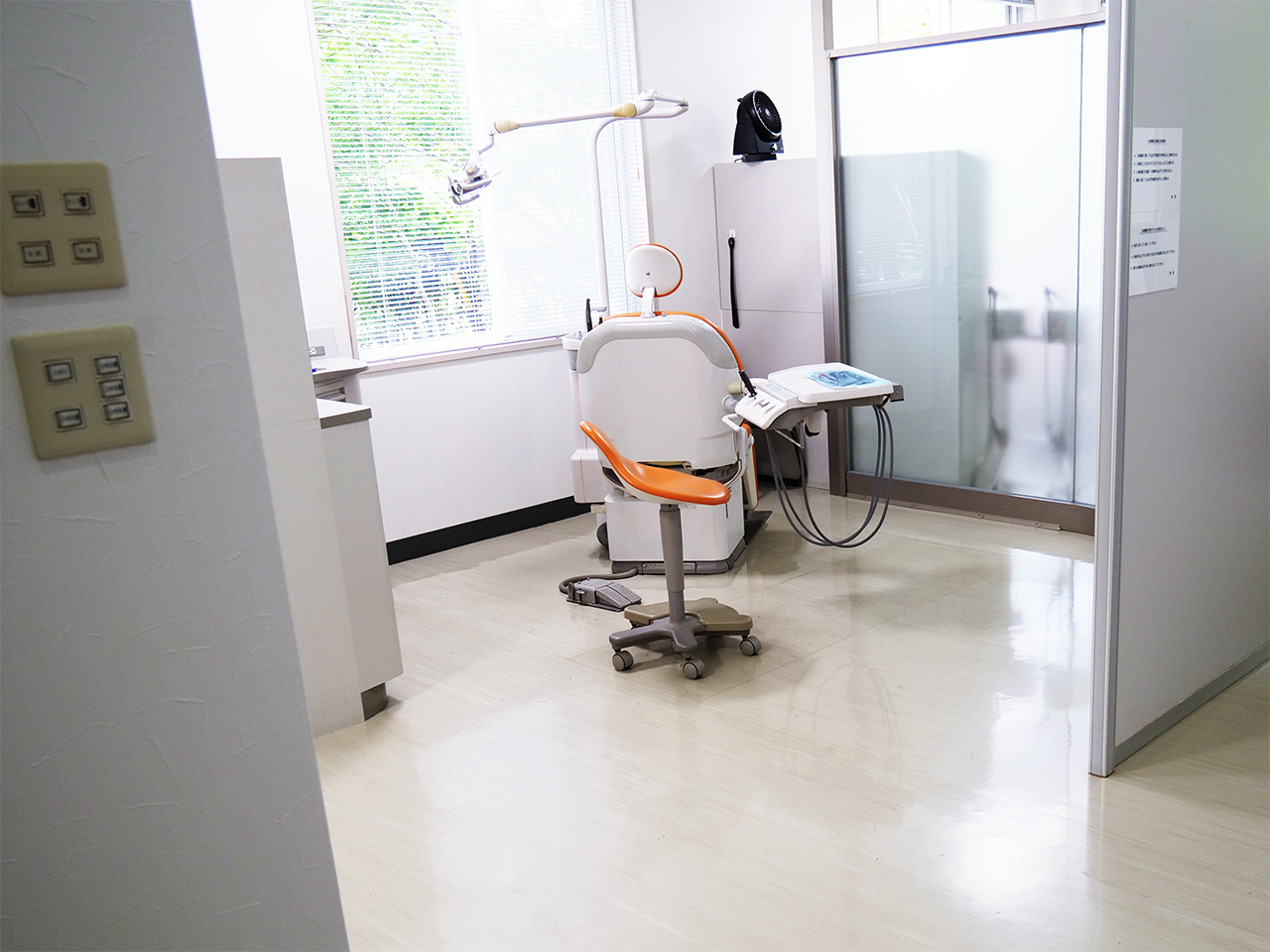 車いすから移動できる診療台