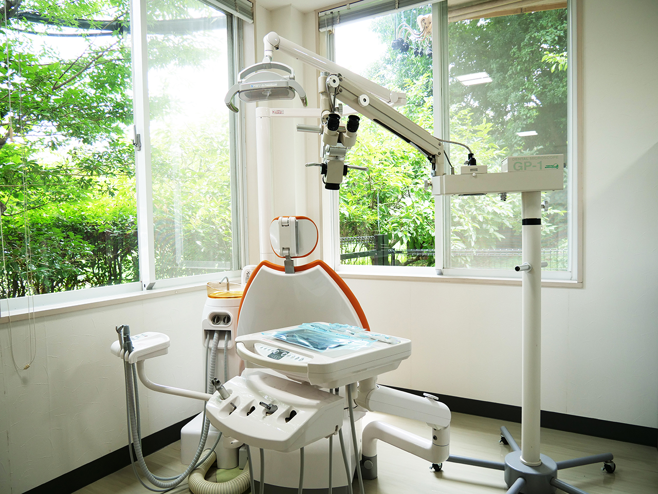 車いすから移動できる診療台